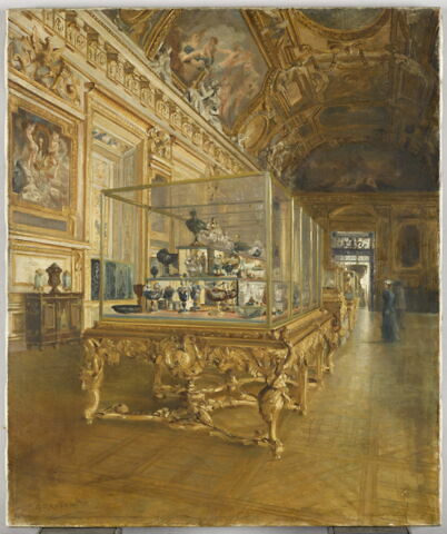 Une vitrine de la galerie d'Apollon, au Louvre