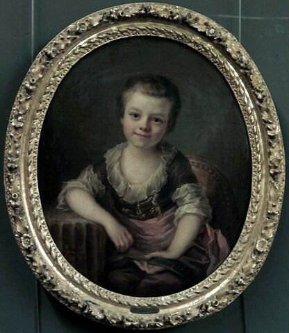 Portrait d'enfant jouant de la guitare, image 2/4