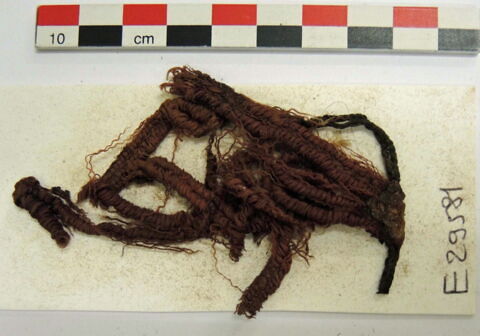 bonnet ; fragment, image 2/2