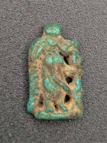 amulette ; perle