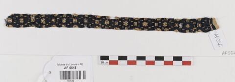 bande décorative d'habillement ; fragment