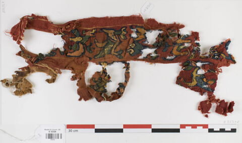 bande décorative d'habillement ; fragment