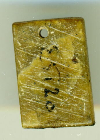 perle en pastille rectangulaire ; amulette, image 2/2