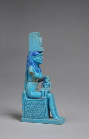 figurine d'Isis allaitant