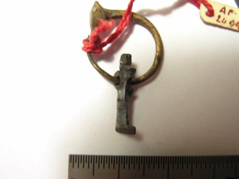 boucle d'oreille en anneau à pendentif