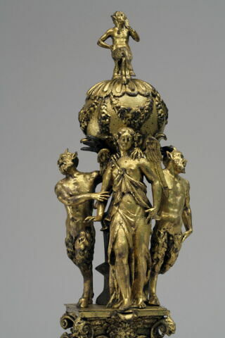 Femme ailée entre deux satyres, image 9/9