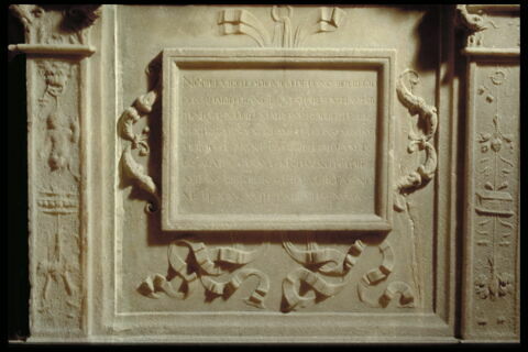 Niche et inscription 1 (à droite), image 3/3