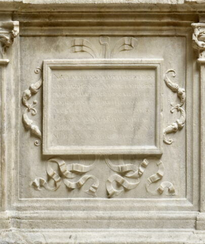 Niche et inscription 1 (à droite)