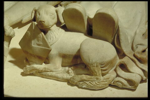 Robine Legendre (+ 15 avril 1520)  et un chien portant les armoiries de la défunte, image 5/5