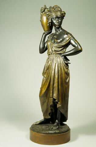 Marie à la fontaine, image 2/12