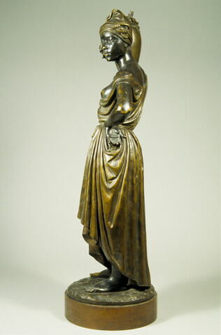 Marie à la fontaine, image 3/12