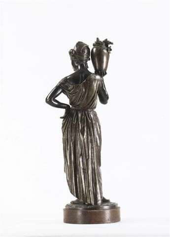 Marie à la fontaine, image 8/12