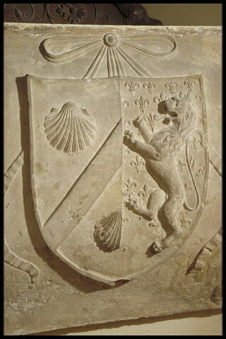 Sarcophage soutenant les statues priantes des Commynes, image 6/6