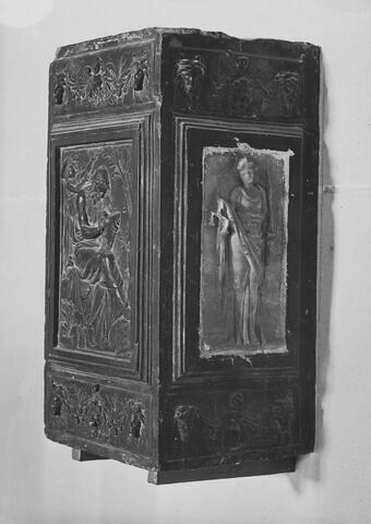 L'évangéliste saint Matthieu, la Charité et la Justice. Élément du monument funéraire d'Emeric Schillinck, chantre de Saint-Lambert de Liège de 1550 à sa mort en 1565, image 5/5