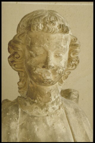 Ange soufflant dans une trompe, image 10/11