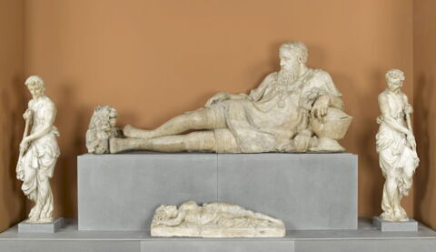 Gisant accoudé, image 4/6