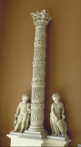 Colonne jouxtée de deux génies funéraires, du mausolée du coeur de Louis de Cossé, duc de Brissac (1625-1661), image 10/10