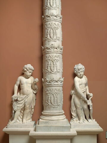 Colonne jouxtée de deux génies funéraires, du mausolée du coeur de Louis de Cossé, duc de Brissac (1625-1661), image 4/10