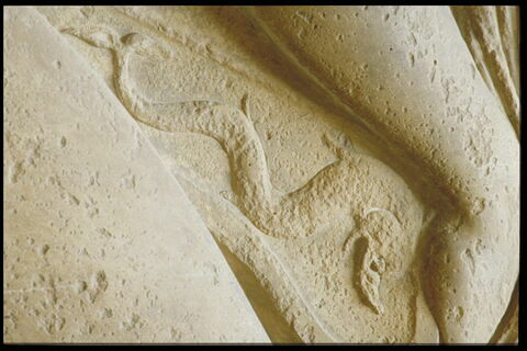 Nymphe et petit génie monté sur un dragon marin, image 7/7