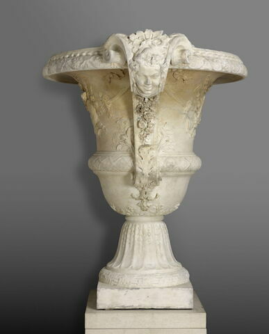 Vase orné de trophées d'instruments de musique, image 4/4