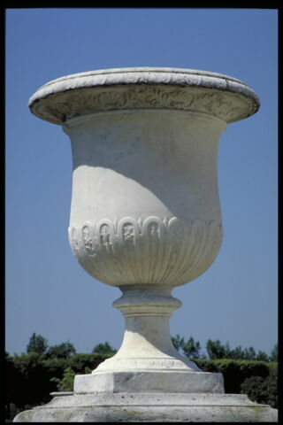 Vase à décor de cannelures et tigettes, image 3/3
