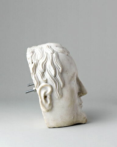 Visage d'un homme portant barbiche, image 2/8
