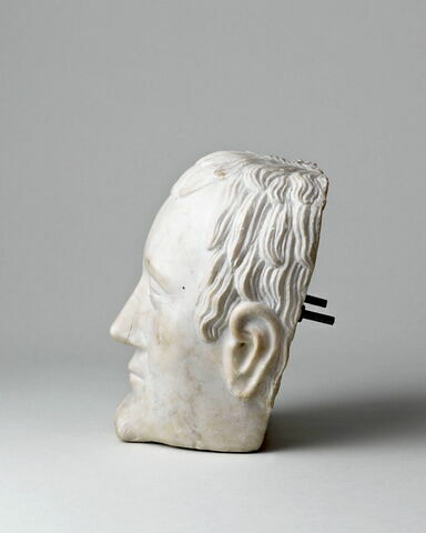 Visage d'un homme portant barbiche, image 3/8