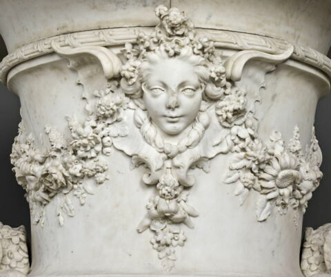 Vase décoré des attributs du Printemps, image 3/9