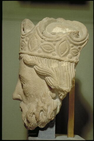 Tête d'homme couronné, image 7/10
