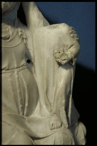 Vierge assise couronnée par l'Enfant et foulant une sirène, image 4/9
