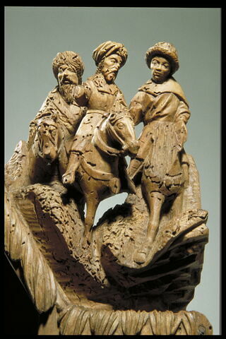 Sage-femme dans l'étable de la Nativité surmontée des figures des bergers et des mages, image 3/5