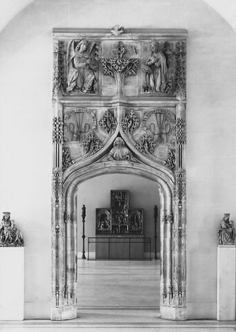 Porte ornée d'un groupe de l'Annociation et d'un ange à mi-corps, image 11/11