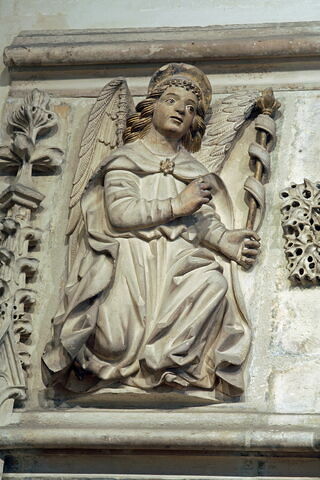 Porte ornée d'un groupe de l'Annociation et d'un ange à mi-corps, image 8/11