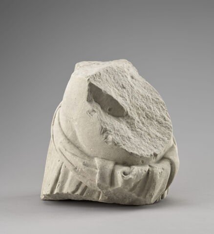 Fragment de torse d'homme à demi-nu