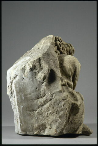 Homme appuyé sur une béquille, image 11/13