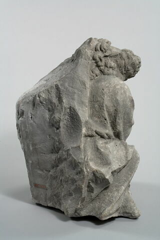 Homme appuyé sur une béquille, image 4/13