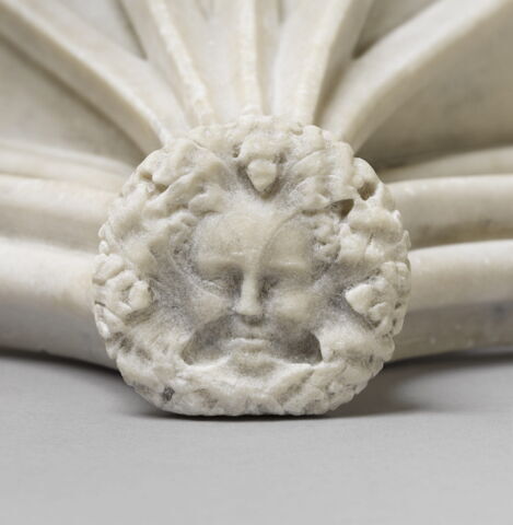 Dais orné de petites figures d'anges (mutilés), image 4/8