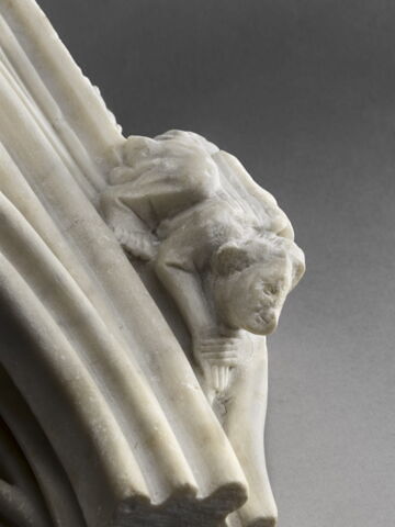 Dais orné de petites figures d'anges (mutilés), image 5/8