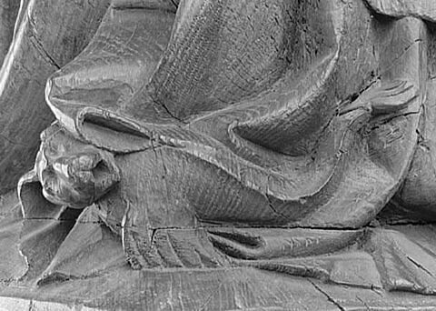La Vierge assise portant l'Enfant et foulant aux pieds un dragon, image 13/13