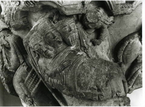 Colonne torse et chapiteau historiés : personnages et êtres fantastiques, Annonce aux bergers, Nativité, Sommeil des Mages, image 18/25