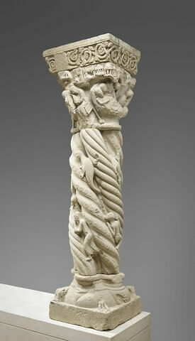 Colonne torse et chapiteau historiés : personnages et êtres fantastiques, Annonce aux bergers, Nativité, Sommeil des Mages, image 8/25