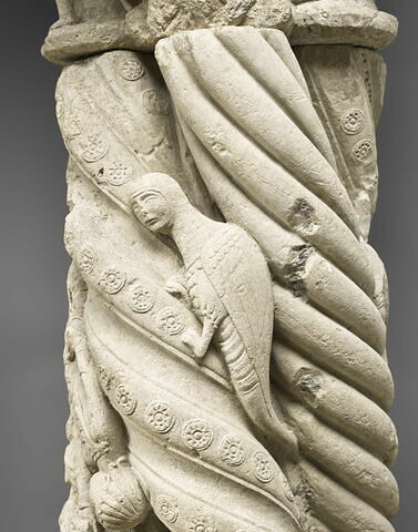 Colonne torse et chapiteau historiés : personnages et êtres fantastiques, Annonce aux bergers, Nativité, Sommeil des Mages, image 10/25