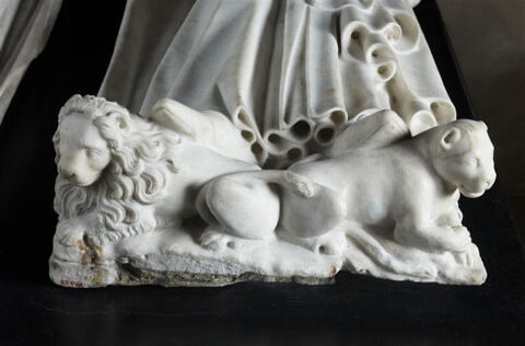 Charles IV le Bel, roi de France tenant un sac contenant ses entrailles (+1328), image 4/12