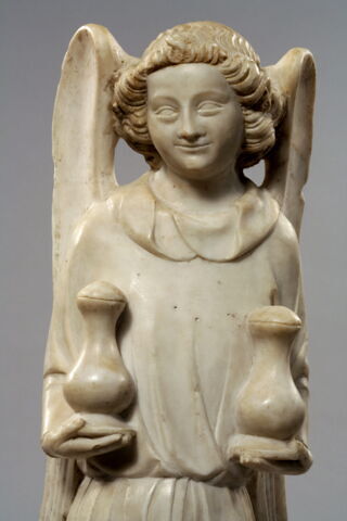 Ange portant deux burettes, image 4/7