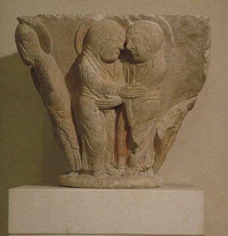 Fragment d'un chapiteau double (?) : l'Annonciation, la Visitation et décor végétal, image 2/7