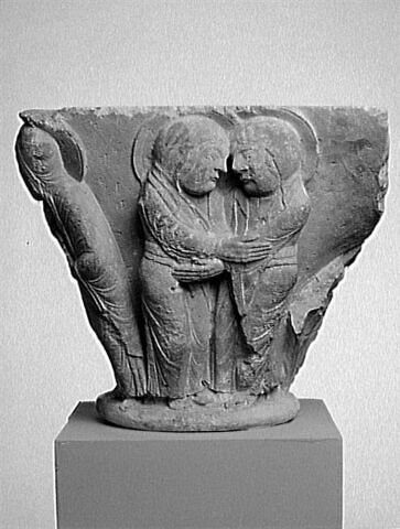 Fragment d'un chapiteau double (?) : l'Annonciation, la Visitation et décor végétal, image 7/7