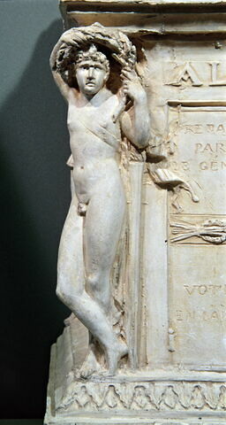 Base d'un monument à la paix, image 6/7