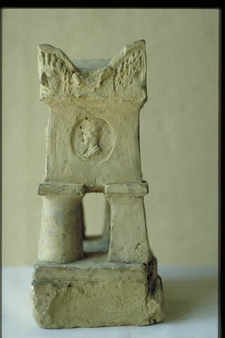 Sarcophage décoré de médaillons de lacrymatoires et chrismes (projet de tombeau), image 8/9