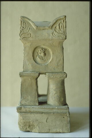 Sarcophage décoré de médaillons de lacrymatoires et chrismes (projet de tombeau), image 9/9