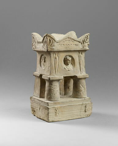 Sarcophage décoré de médaillons de lacrymatoires et chrismes (projet de tombeau)